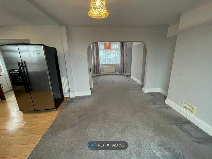 3 Bedroom Semi-Detached House To Rent In Jubilee Road, Knowle, Bristol, BS4