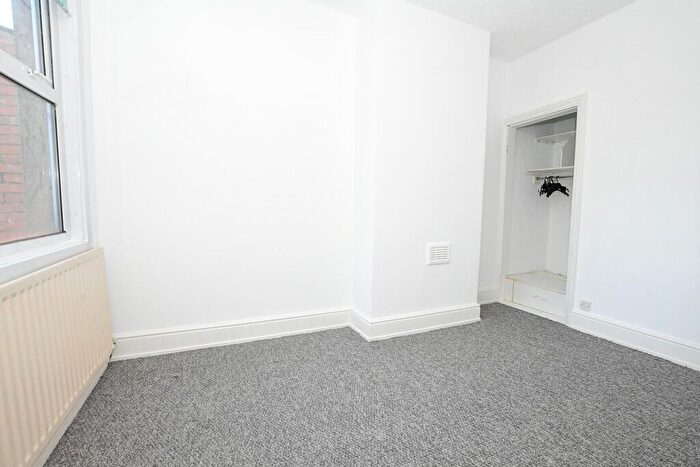 2 Bedroom End Of Terrace House To Rent In Alexandra Road, Rugby, CV21