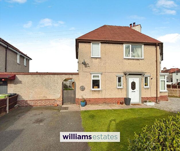 3 Bedroom Semi-Detached House For Sale In Ruthin, LL15