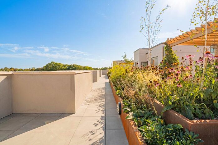 2 Bedroom Apartment For Sale In Eddington Avenue, Cambridge, CB3