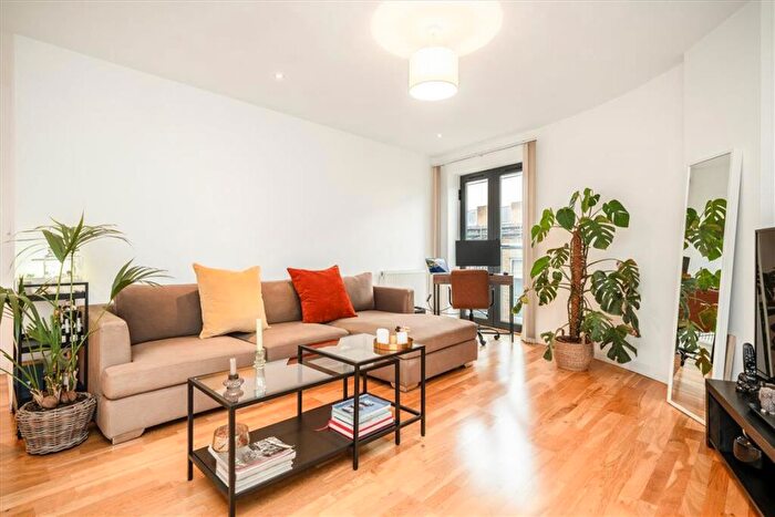 2 Bedroom Flat For Sale In Calvin Street, Shoreditch, E1