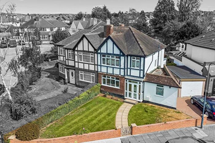 3 Bedroom Semi Detached House For Sale In Imperial Way, Harrow, HA3
