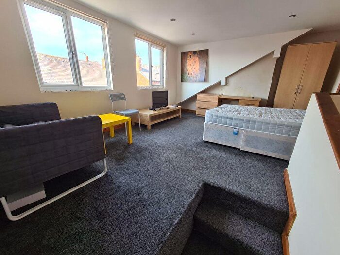 3 Bedroom House To Rent In Kelsall Terrace, Leeds, LS6