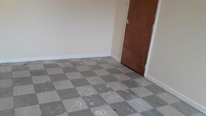 1 Bedroom Flat To Rent In Oak Avenue, Bradford, West Yorkshire, BD8