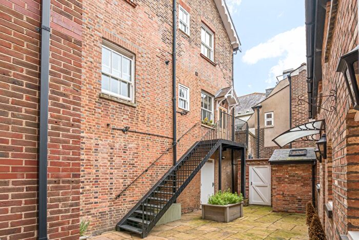 2 Bedroom Flat To Rent In Coles Courtyard, B Black Horse Way, Horsham, RH12