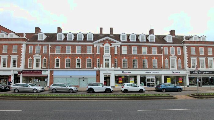 1 Bedroom Flat To Rent In New Zealand Avenue, Walton-On-Thames KT12