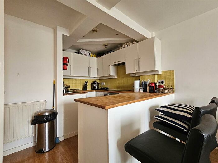 2 Bedroom Apartment For Sale In Wilmslow Road, Didsbury, Manchester, M20