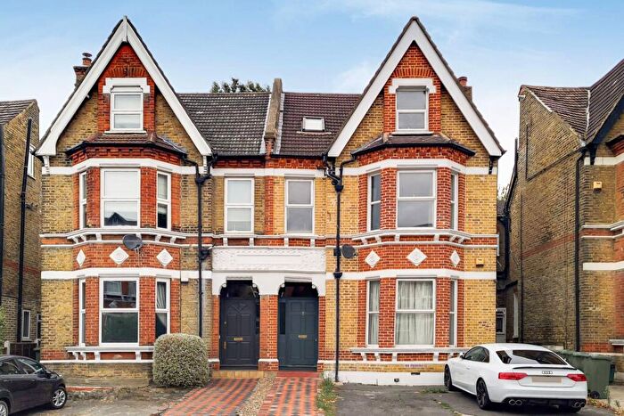 2 Bedroom Flat To Rent In Manor Road, Beckenham, BR3