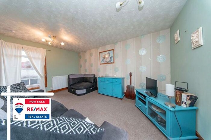 4 Bedroom End Of Terrace House For Sale In Lamont Way, Knightsridge, Livingston, EH54