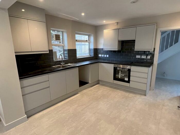 6 Bedroom Semi-Detached House To Rent In Stanmore Lane, Winchester, SO22