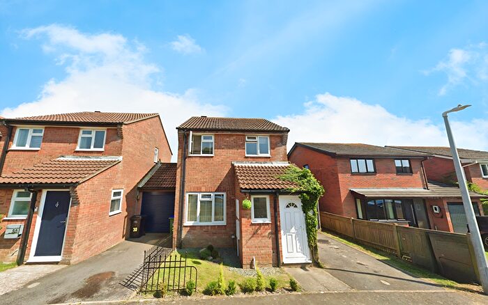 4 Bedroom Link Detached House For Sale In The Ridings, Peacehaven, BN10