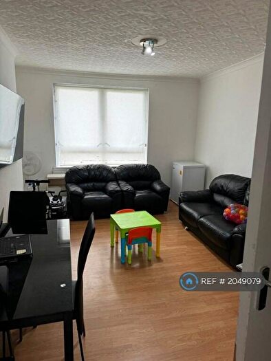 2 Bedroom Flat To Rent In Wardieburn Place West, Edinburgh, EH5