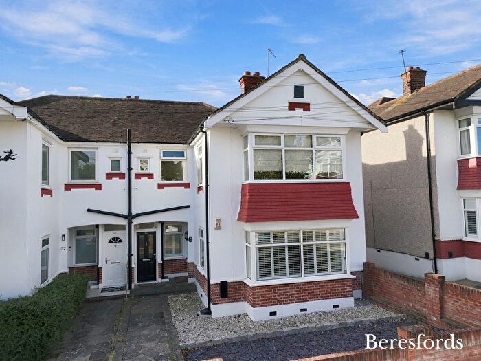 2 Bedroom Maisonette For Sale In Tudor Drive, Gidea Park, RM2