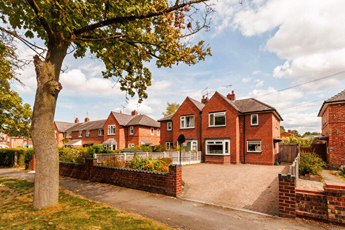 3 Bedroom Semi-Detached House For Sale In Caughall Road, Chester, CH2