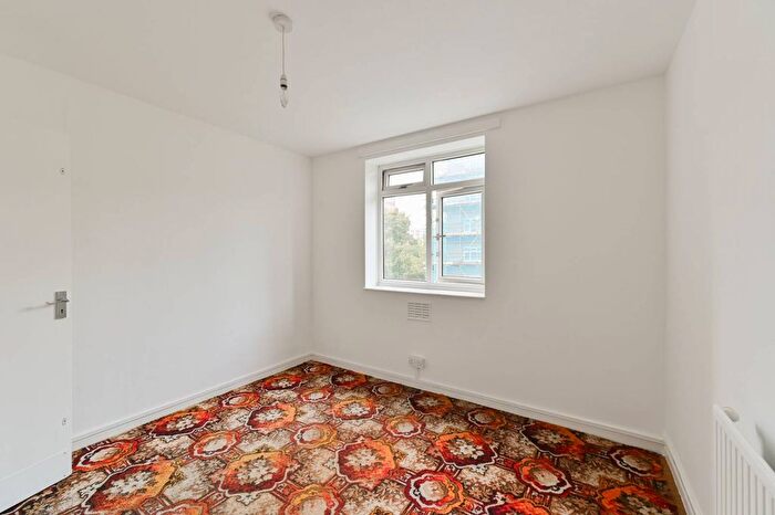 2 Bedroom Flat For Sale In Bancroft Court, Nine Elms, London, SW8