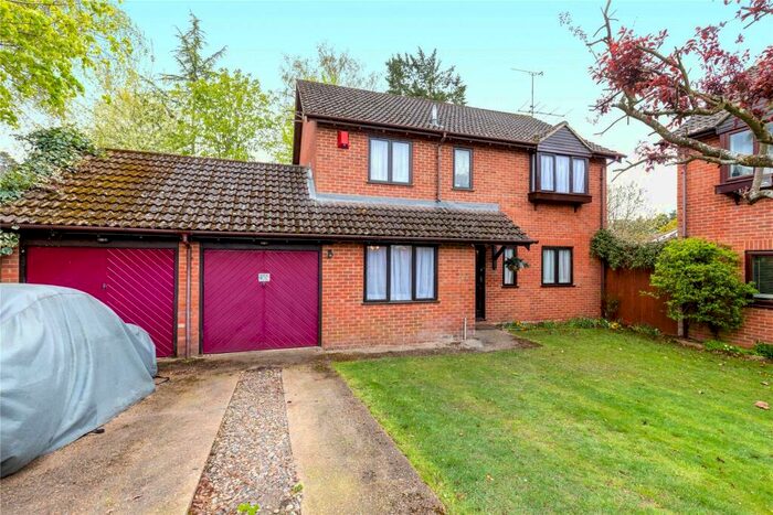 4 Bedroom Detached House To Rent In Chaucer Road, Crowthorne, Berkshire, RG45