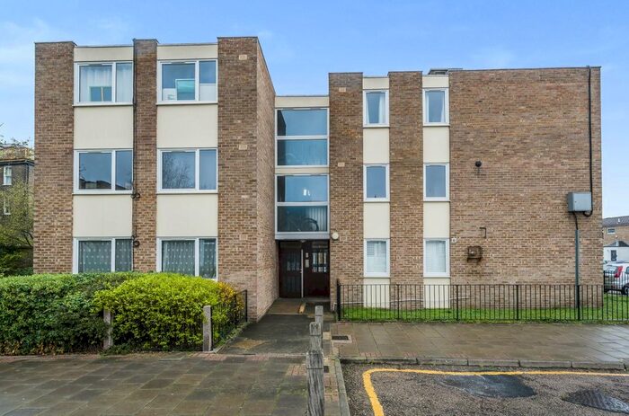 1 Bedroom Flat To Rent In Hanson Close, London, SW12