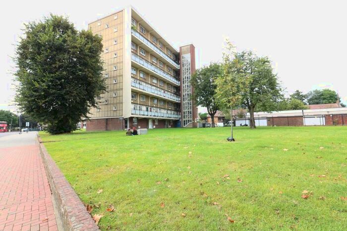 2 Bedroom Flat To Rent In Snells Park, London, N18