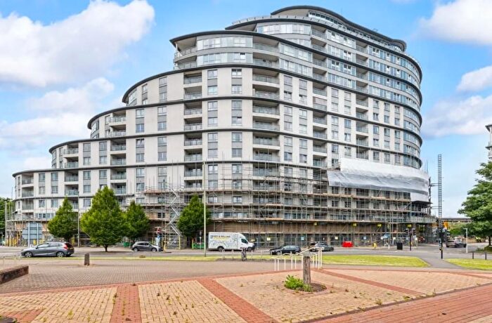 2 Bedroom Flat For Sale In Woking, Woking, GU22