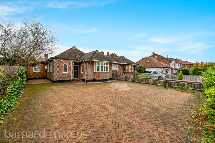 4 Bedroom Bungalow To Rent In Delta Road, Worcester Park, KT4