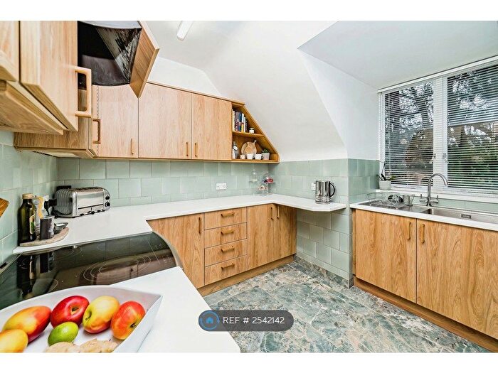 2 Bedroom Maisonette To Rent In Liston Court, Marlow, SL7