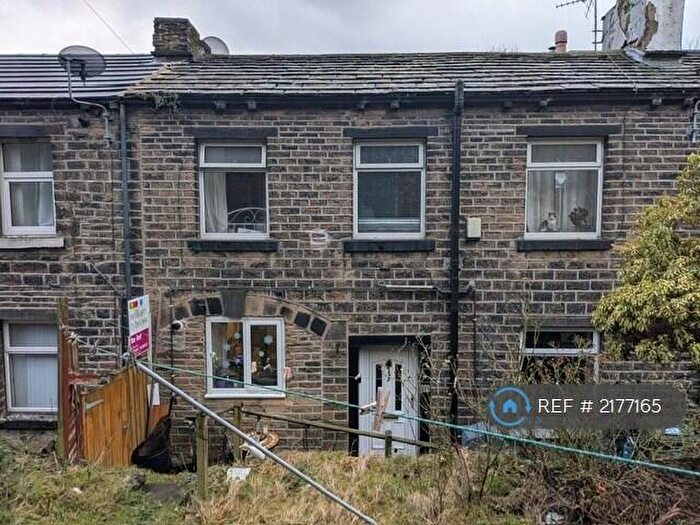 2 Bedroom Terraced House To Rent In Lowergate, Huddersfield, HD3