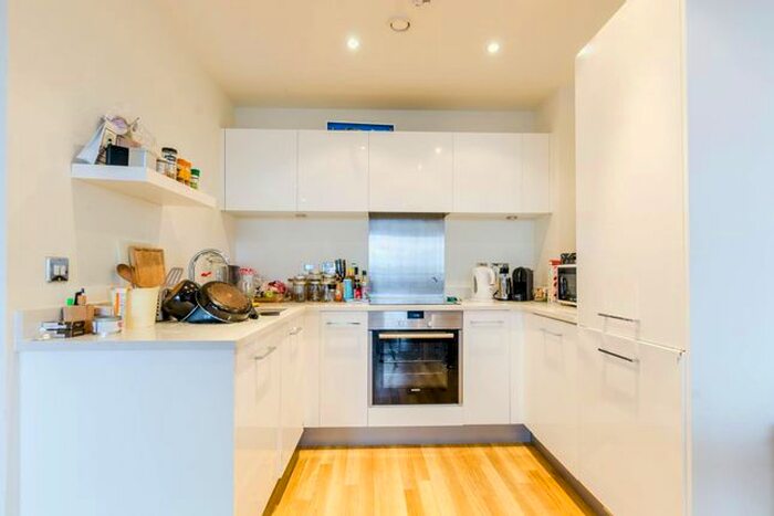 2 Bedroom Flat To Rent In Copperfield Mews, Bethnal Green, London, E2