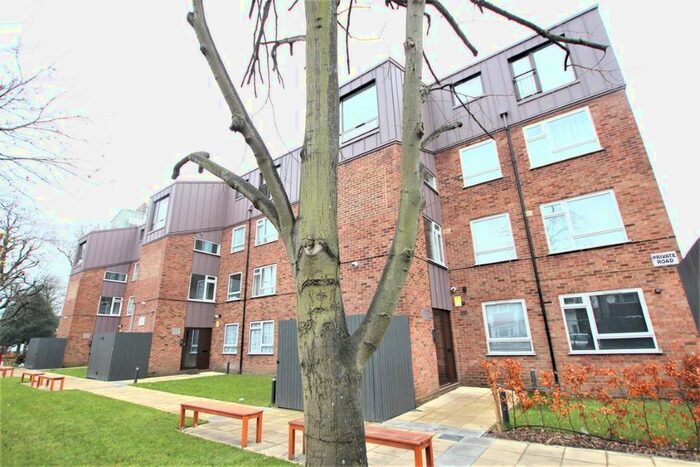 2 Bedroom Flat To Rent In Taylor Close, Tottenham, London, N17
