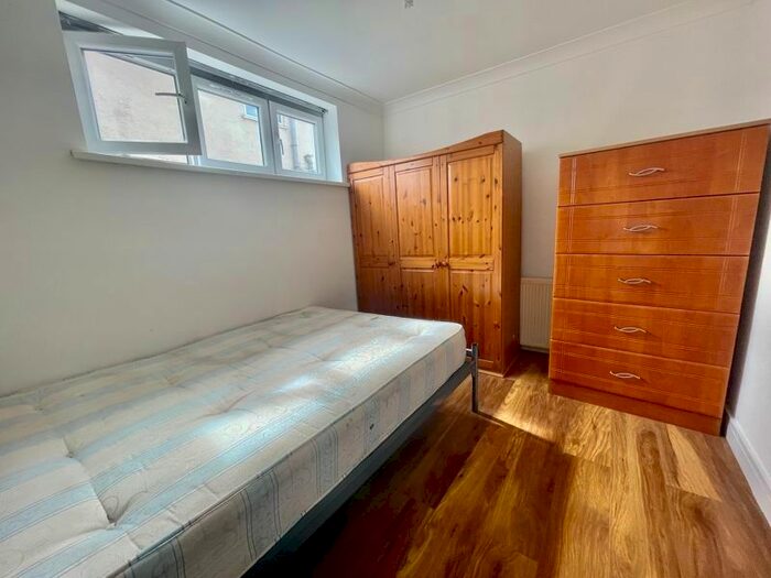2 Bedroom Flat To Rent In Flat C North Road, Southall, UB1