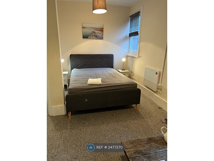 Studio To Rent In Baker St, Weybridge, KT13