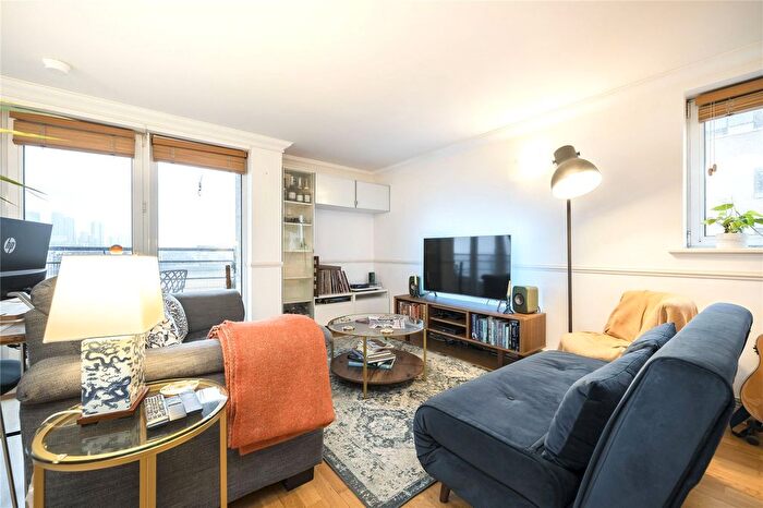 2 Bedroom Flat To Rent In Glashier Street, Greenwich, SE8