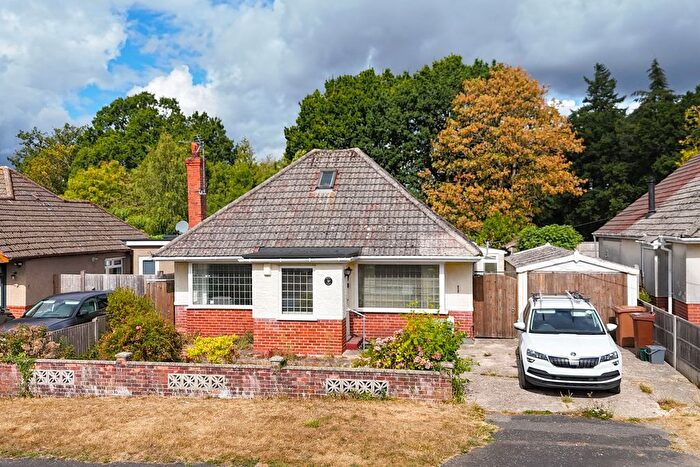 2 Bedroom Bungalow For Sale In Upton Crescent, Nursling, Southampton, SO16