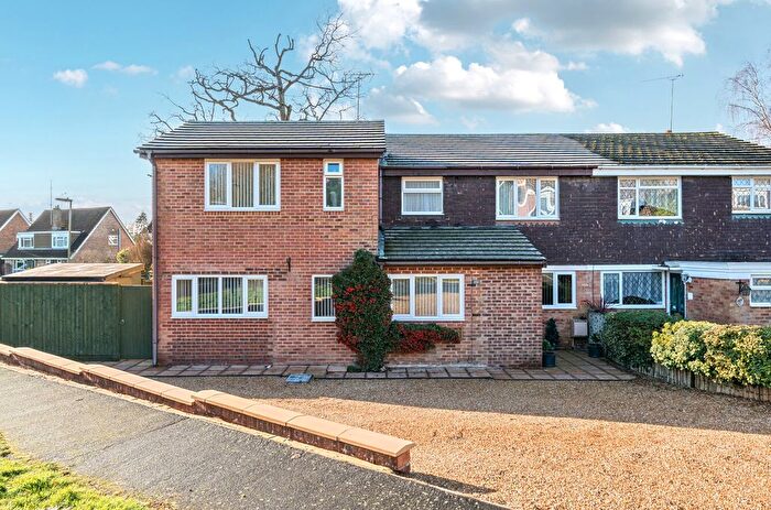 4 Bedroom Semi-detached House For Sale In North Baddesley, Southampton, SO52