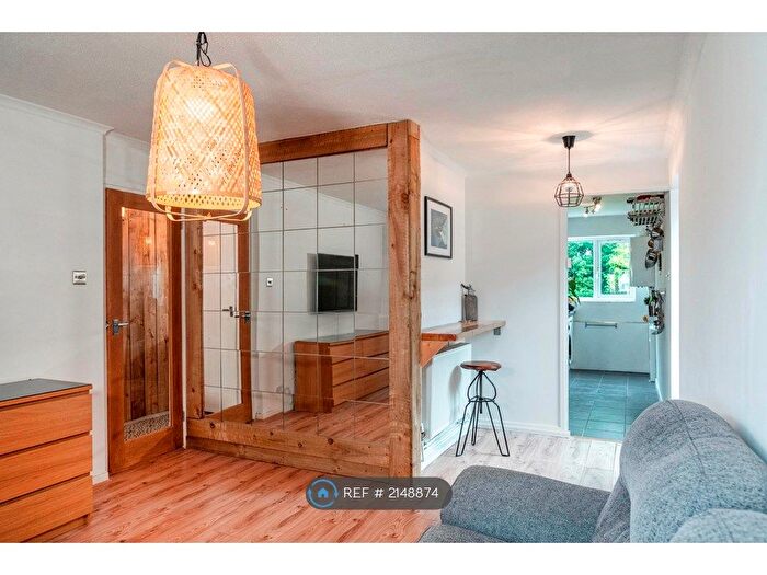 1 Bedroom Maisonette To Rent In Warbreck Drive, Reading, RG31