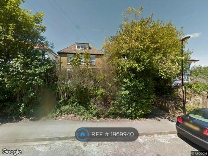 Studio To Rent In Lawn Road, Southampton, SO17