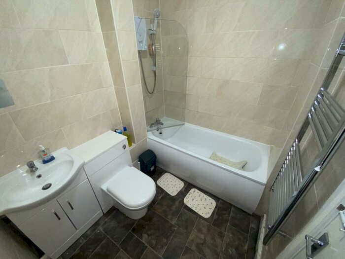 1 Bedroom Flat To Rent In Ashleigh Road, Leicester, LE3