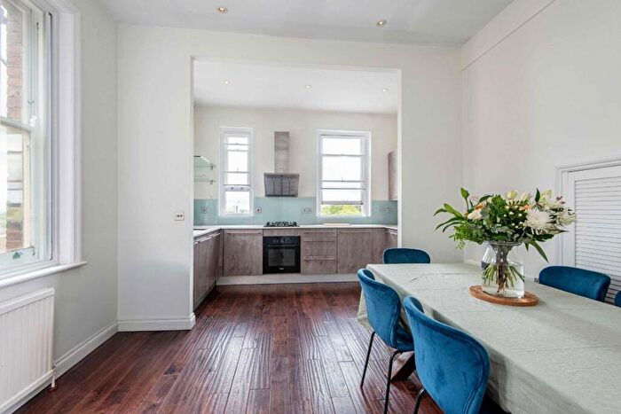 2 Bedroom Flat For Sale In Honeybourne Road, West Hampstead, NW6