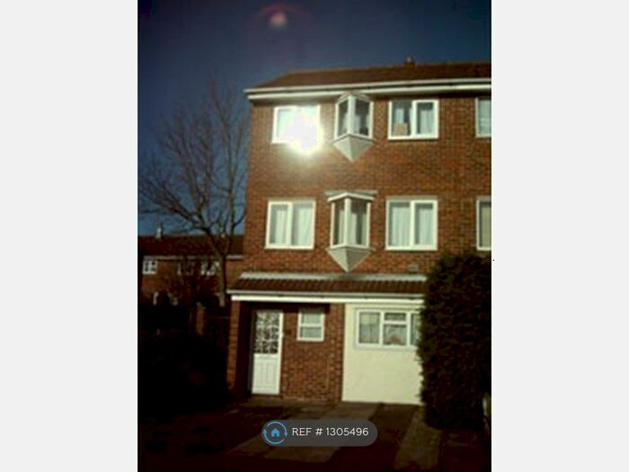 5 Bedroom End Of Terrace House To Rent In Bennett Court, Colchester CO4