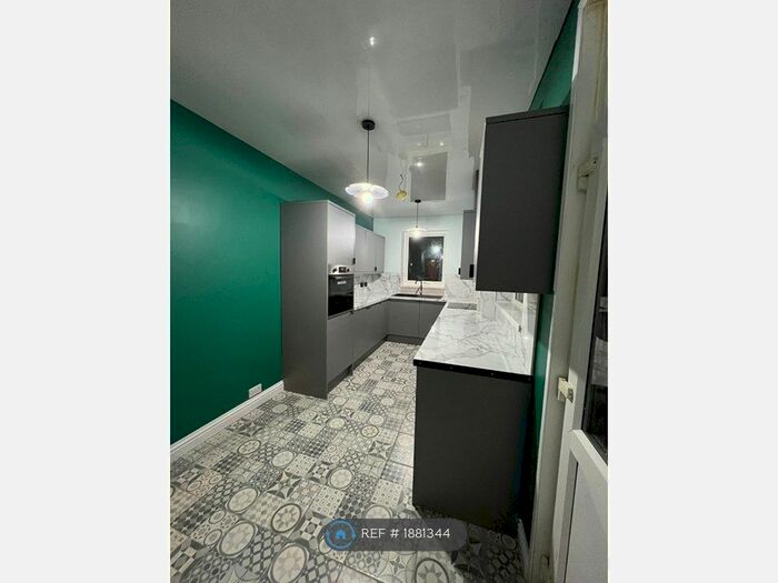 3 Bedroom Detached House To Rent In Sutton Passeys Crescent, Nottingham, NG8