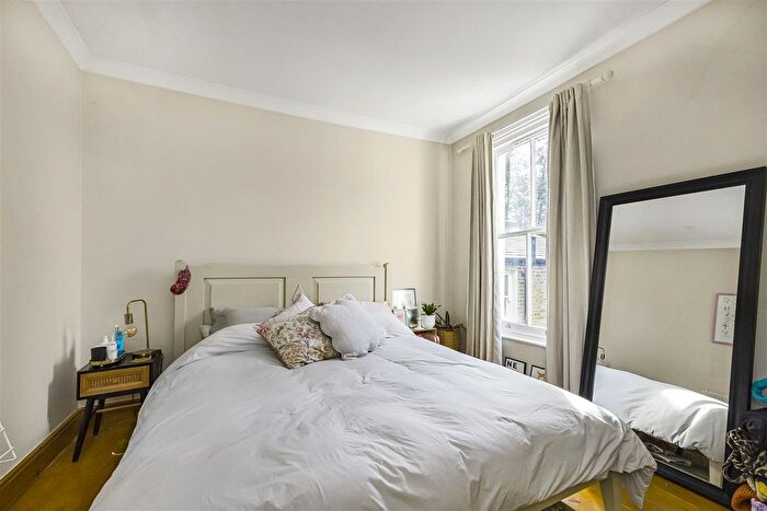 2 Bedroom Flat For Sale In Haroldstone Road, London, E17