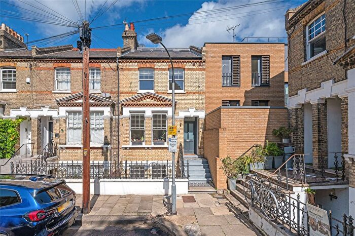 2 Bedroom Maisonette For Sale In Turneville Road, London, W14