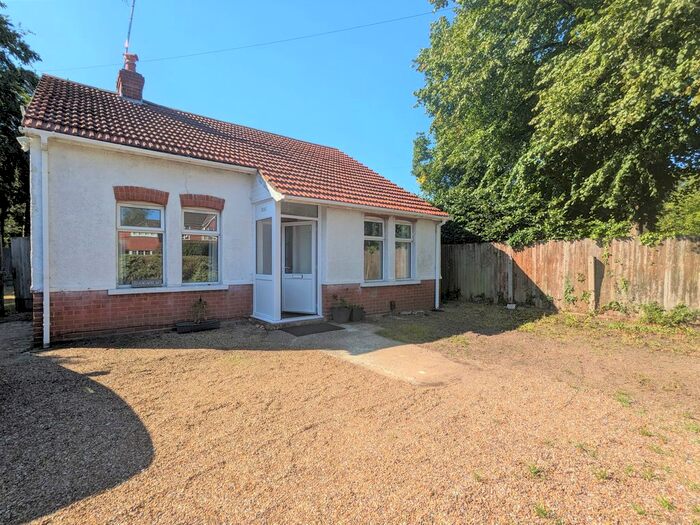 3 Bedroom Bungalow To Rent In St. Johns Road, Farnborough, GU14