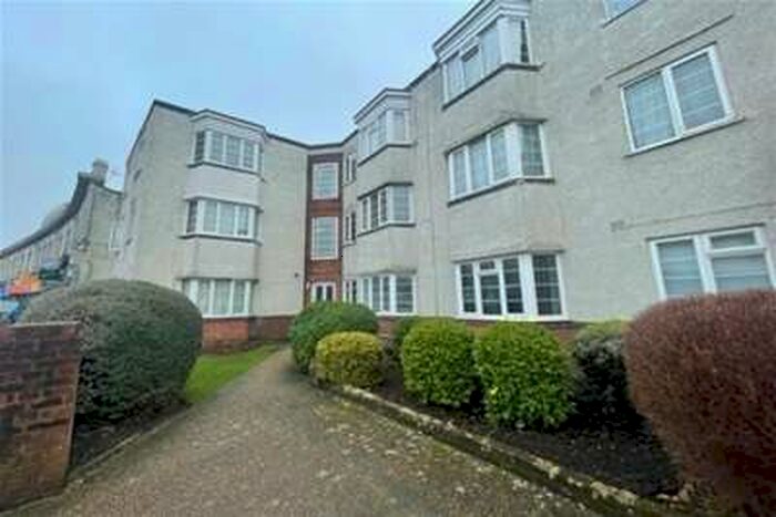 2 Bedroom Flat To Rent In Charminster, BH8
