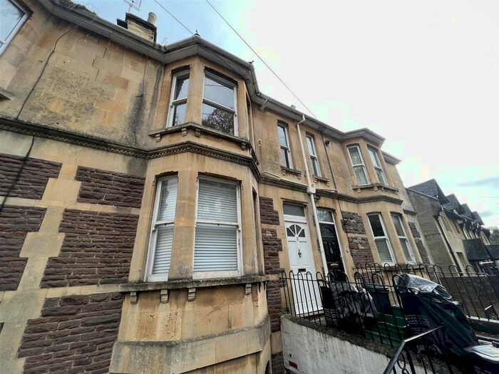 2 Bedroom Flat To Rent In Manor Villas, Bath, Somerset, BA1