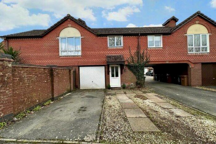 2 Bedroom Maisonette To Rent In Beacon Close, Southampton, SO16