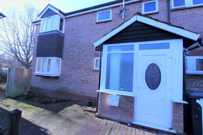 3 Bedroom Flat To Rent In Rossiter Fields, Barnet EN5