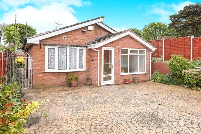 3 Bedroom Bungalow To Rent In Pine Close, Wolverhampton, West Midlands, WV3