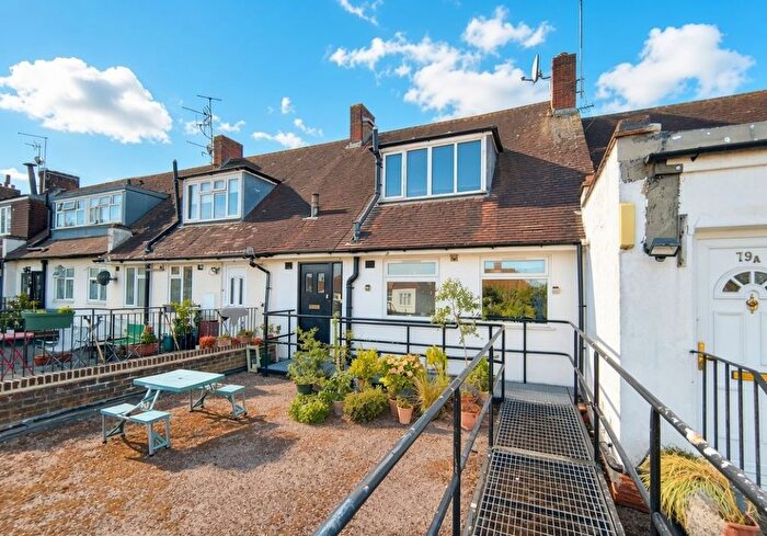 1 Bedroom Flat For Sale In B High Street, Whitton, Twickenham, Middlesex, TW2