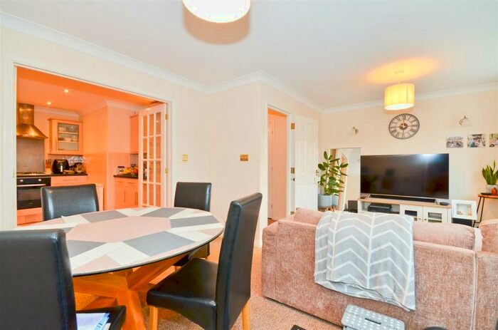 2 Bedroom Apartment To Rent In Newport, Isle Of Wight, PO30