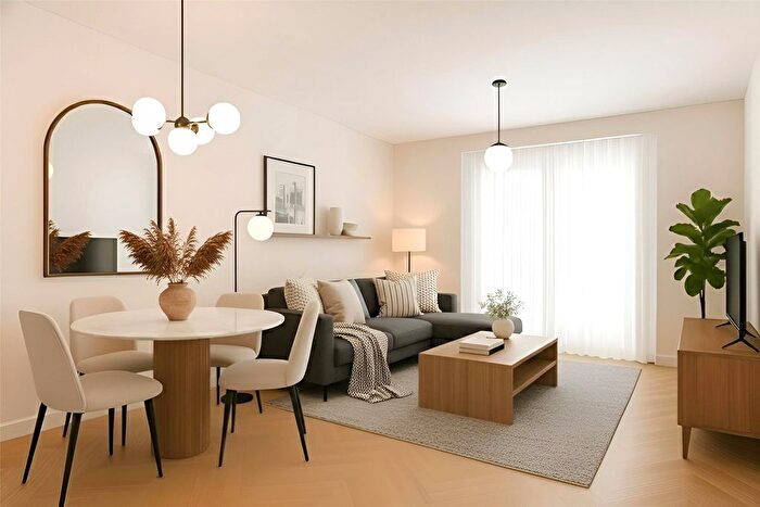 2 Bedroom Flat For Sale In Alphington, Exeter, Devon, EX2